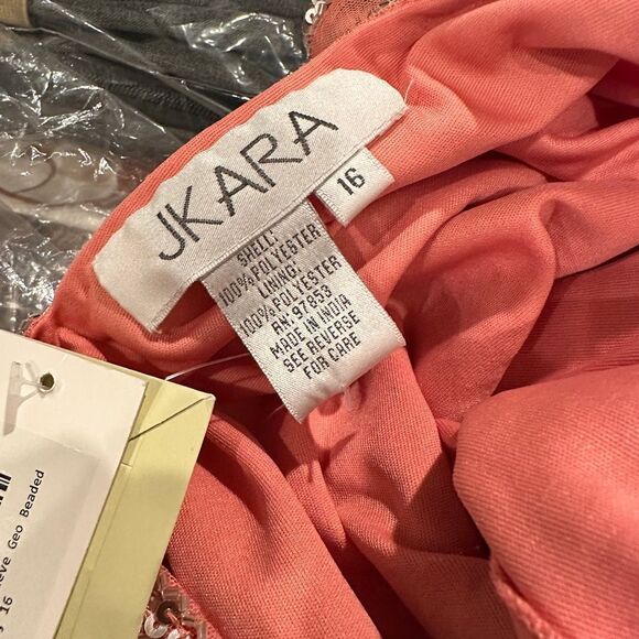 J Kara Women's 3/4 Sleeve Geo Beaded Gown - Picture 8 of 10